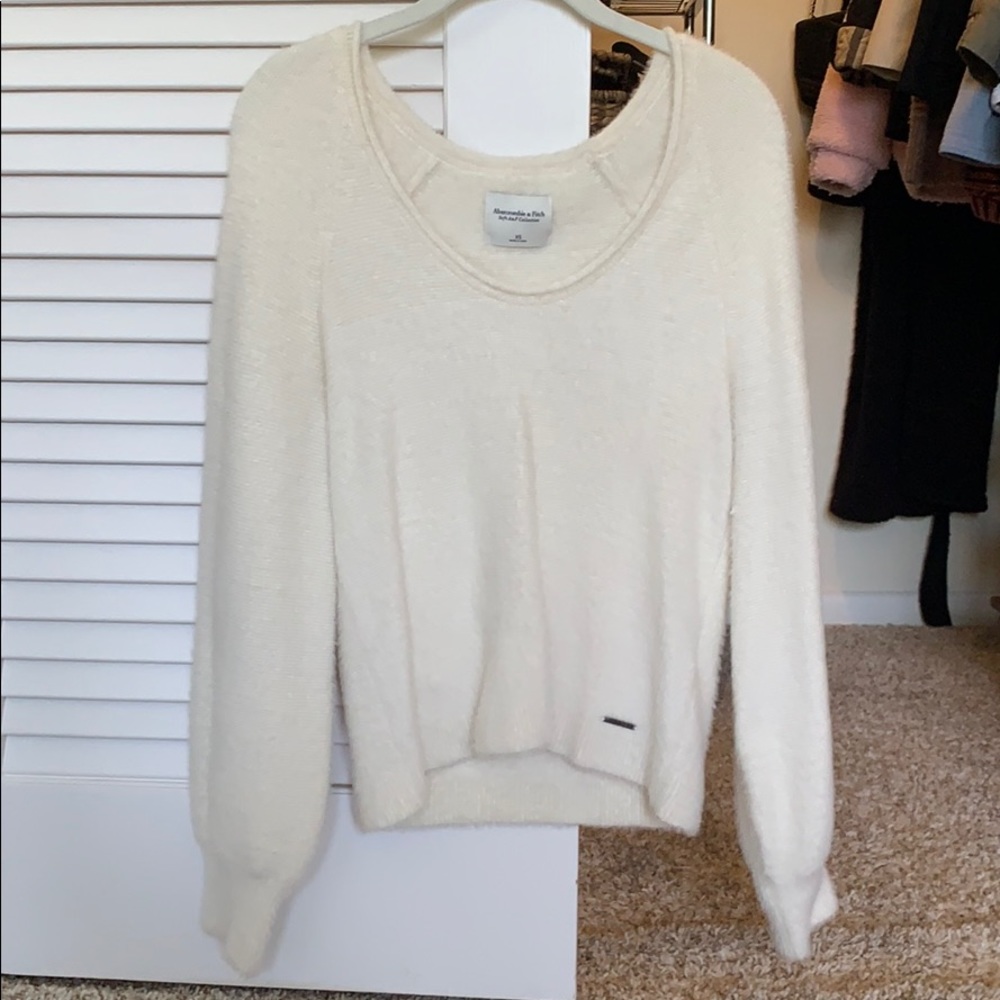 Soft A&F off white sweater